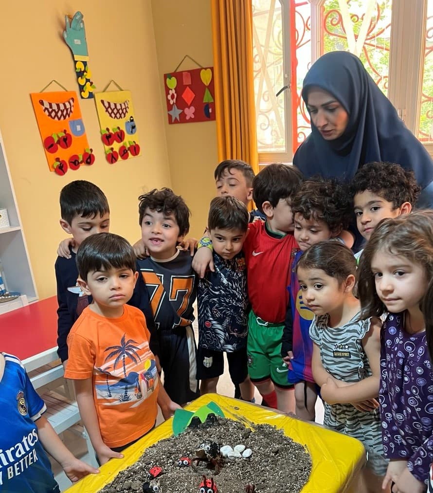 کودکستان و پیش دبستانی رزا